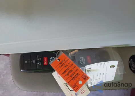 2025 Toyota Sienna Le z USA, uszkodzony, nr VIN 5TDBSKFC9SS211178